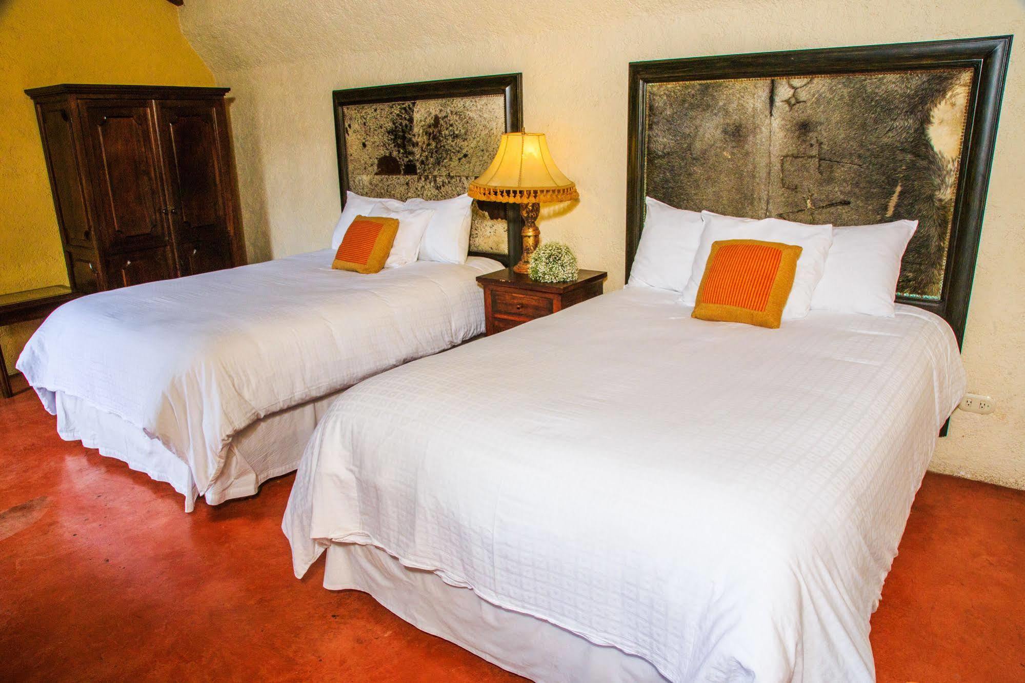 Hotel Lo De Bernal Antigua Exteriör bild