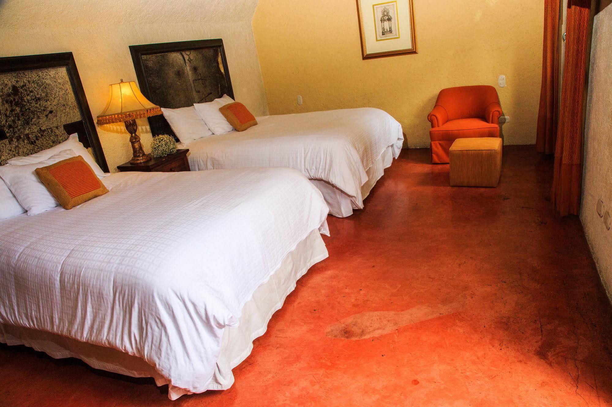 Hotel Lo De Bernal Antigua Exteriör bild